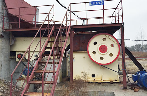 砂石生產(chǎn)線(xiàn)設(shè)備使用顎式破碎機(jī)的優(yōu)勢(shì)