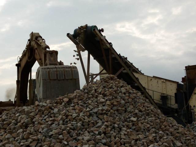 河砂一砂難求，機(jī)制砂“走紅”，你不了解可不行！