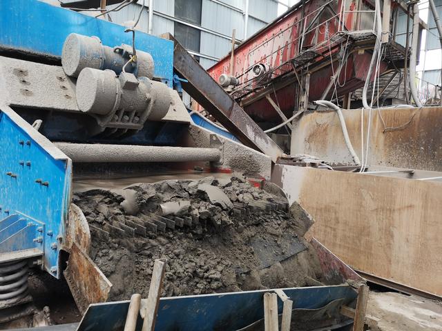 砂石價格瘋漲！現(xiàn)在都流行砂老板了！聰明的人都開辦砂石廠了