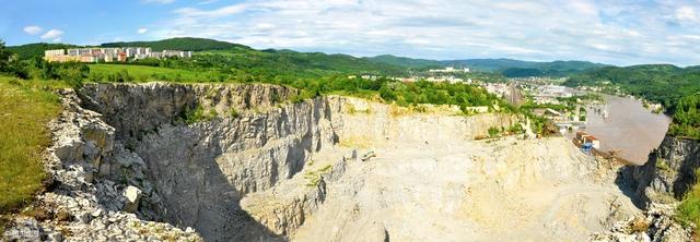 破碎機(jī)施工現(xiàn)場