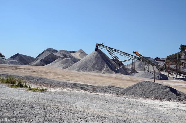 想投資一個(gè)高速路碎石廠，需要購(gòu)買(mǎi)哪些設(shè)備？