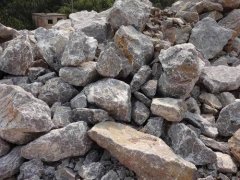 哪些石頭可以制砂，河卵石制砂機(jī)大概多少錢呢