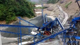 鵝卵石破碎機是常用顎式破碎機設(shè)備粗碎