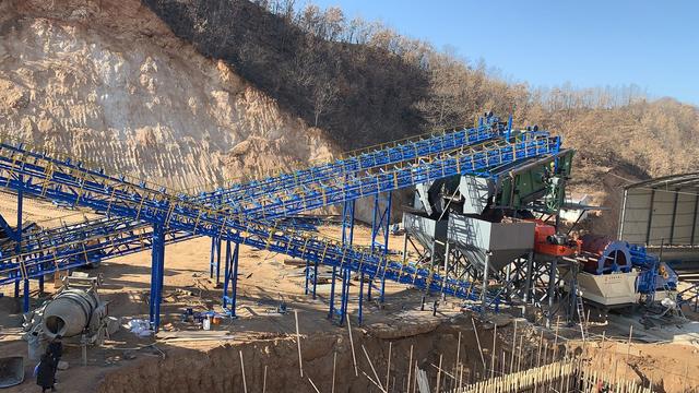 砂石生產(chǎn)線怎么配備適合的制砂設(shè)備？