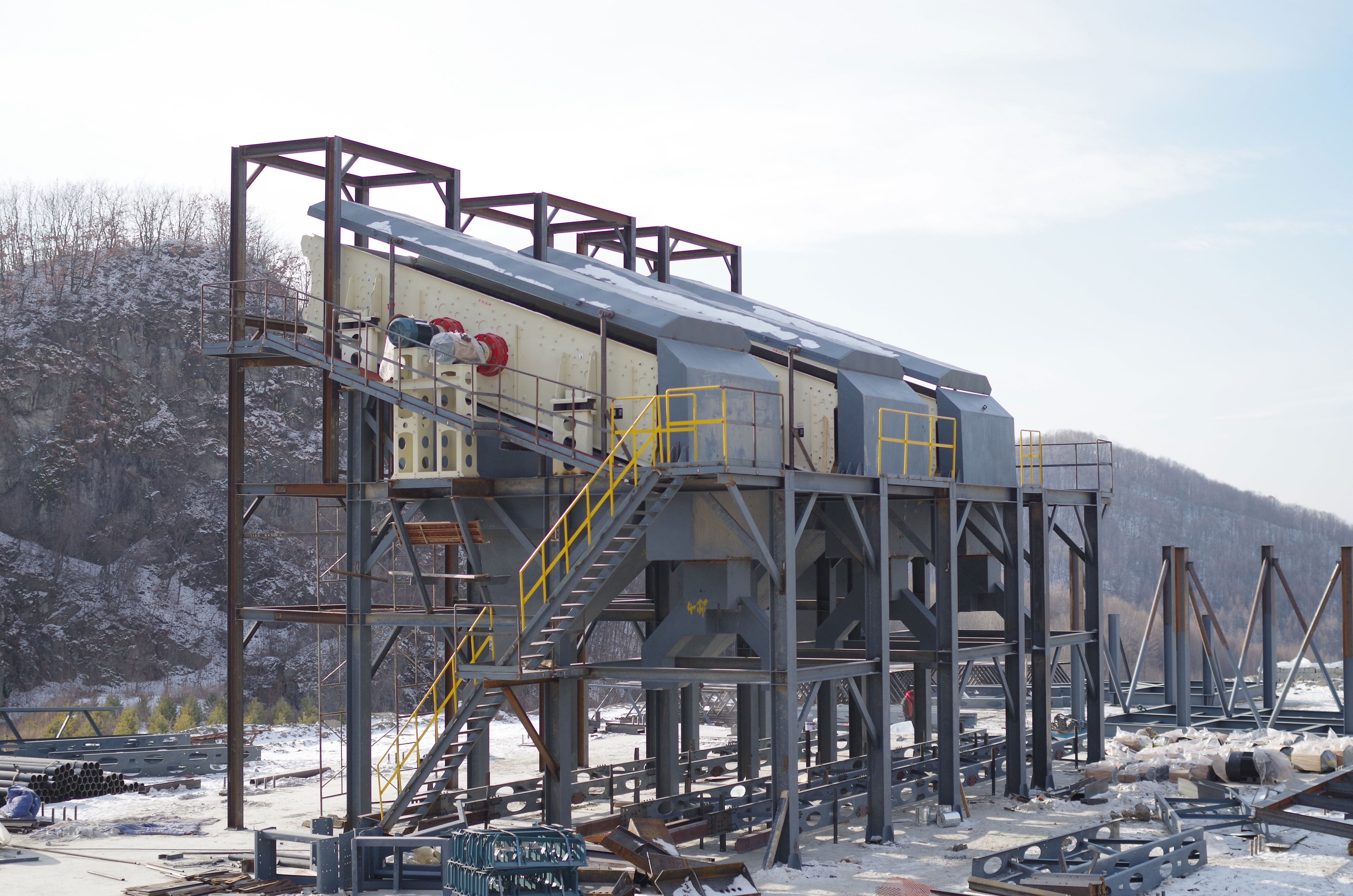 時(shí)產(chǎn)200噸花崗巖骨料都需要哪些破碎機(jī)