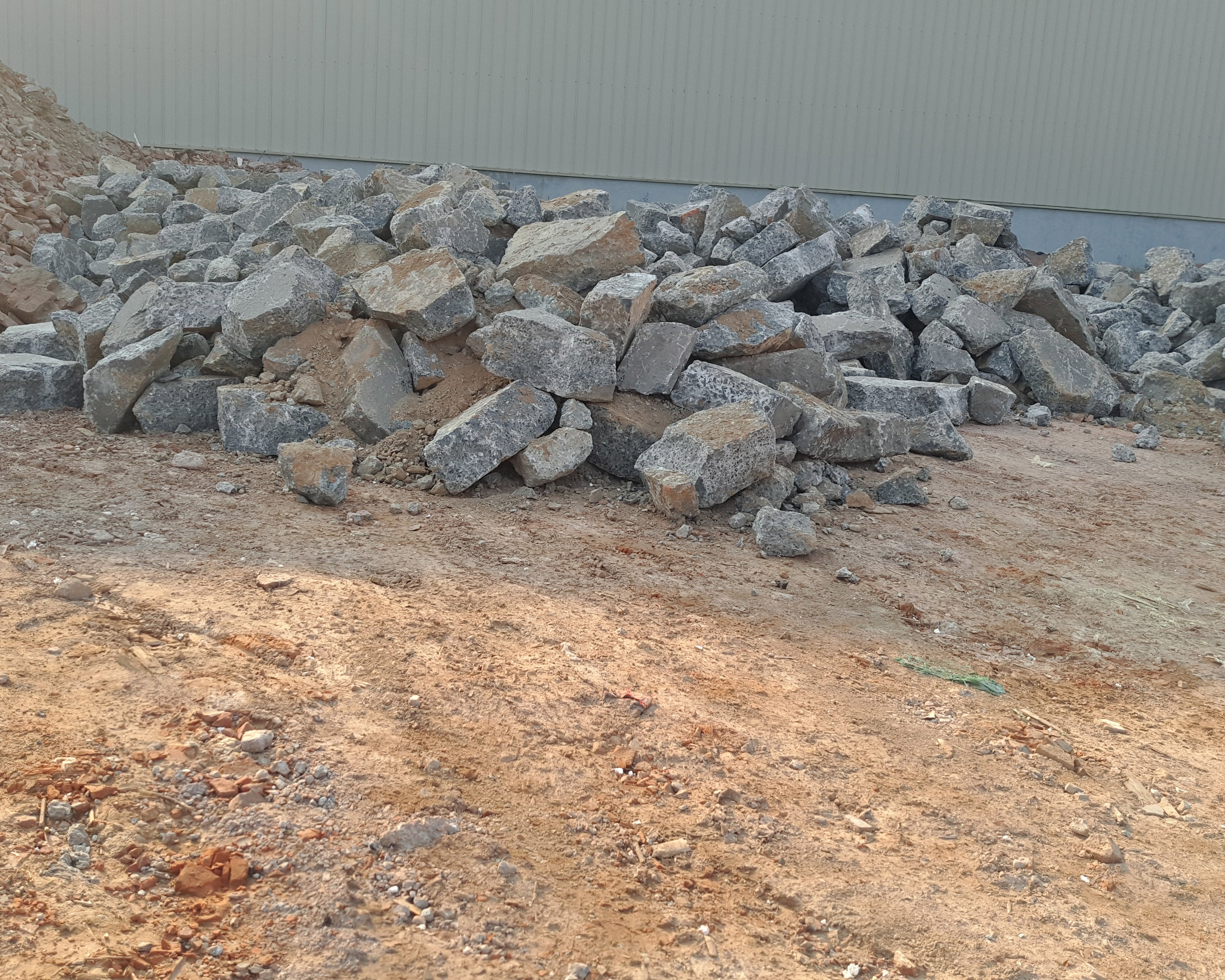 建筑垃圾該用什么樣的破碎機